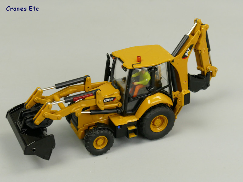 1/50 CAT 420F2 IT BEKOLODER MAKETİ DM85233