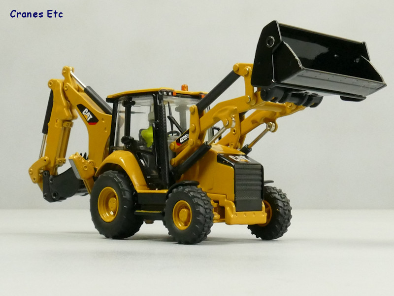 1/50 CAT 420F2 IT BEKOLODER MAKETİ DM85233