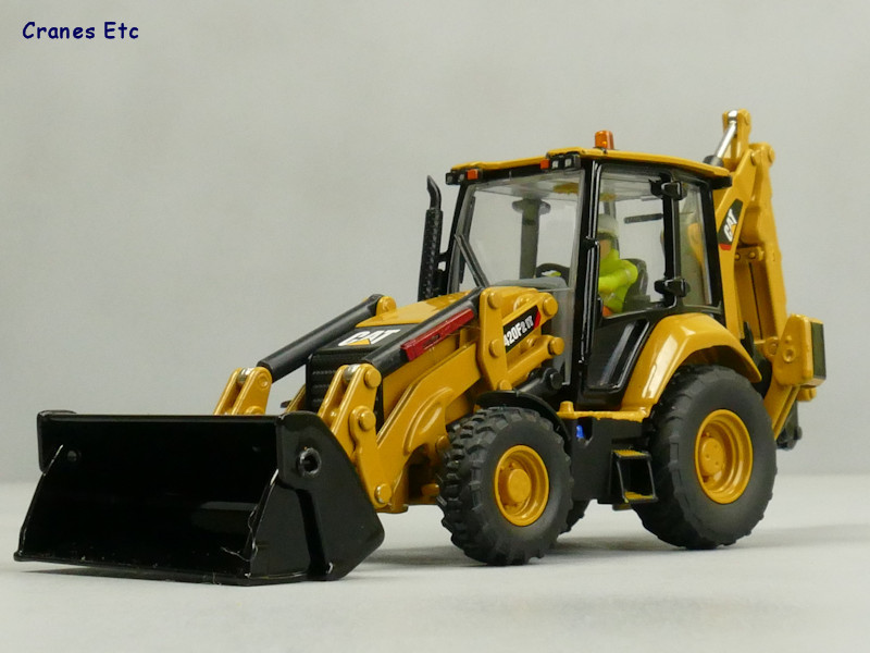 1/50 CAT 420F2 IT BEKOLODER MAKETİ DM85233