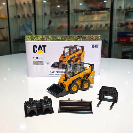 1/50 CAT 242D3 SKİD STEER LODER MAKETİ DM85676