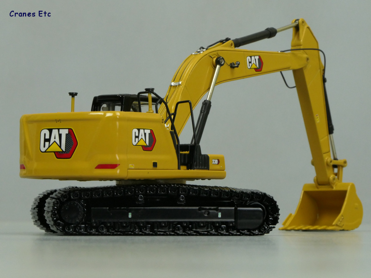 1/50 CAT 330 NEXT GENERATION EKSKAVATÖR MAKETİ DM85585