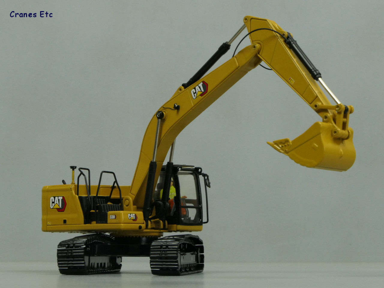1/50 CAT 330 NEXT GENERATION EKSKAVATÖR MAKETİ DM85585