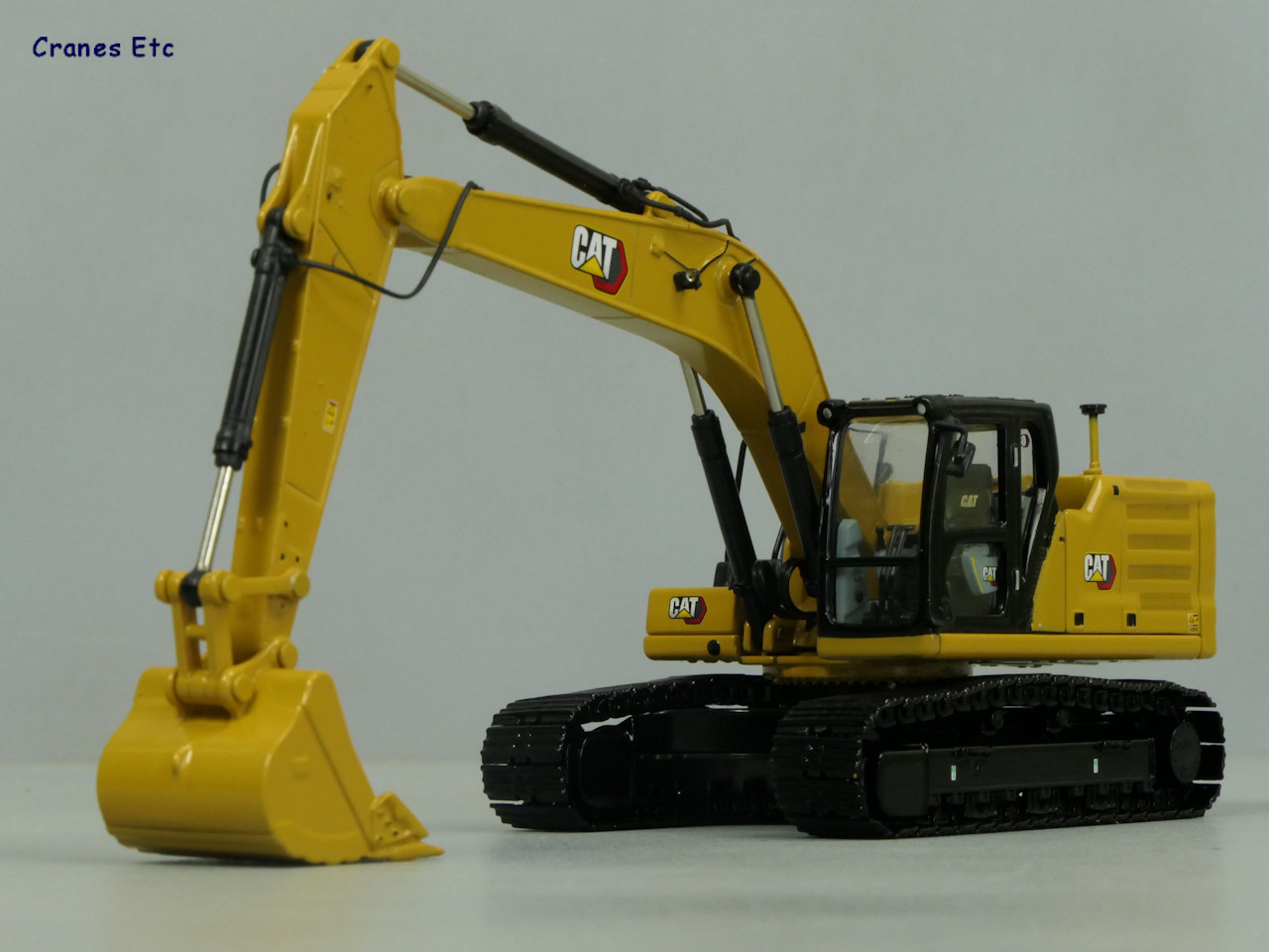 1/50 CAT 330 NEXT GENERATION EKSKAVATÖR MAKETİ DM85585