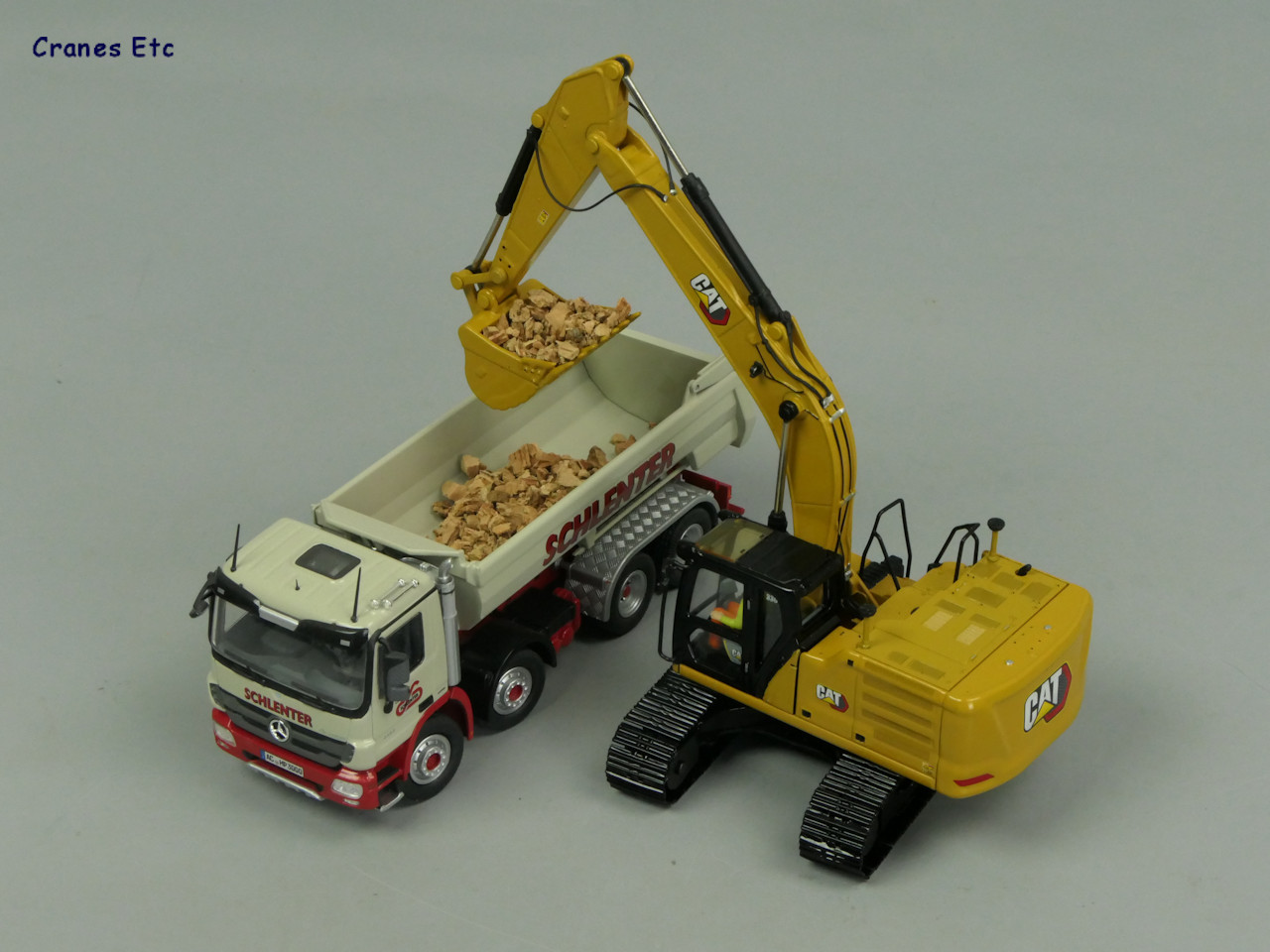 1/50 CAT 330 NEXT GENERATION EKSKAVATÖR MAKETİ DM85585