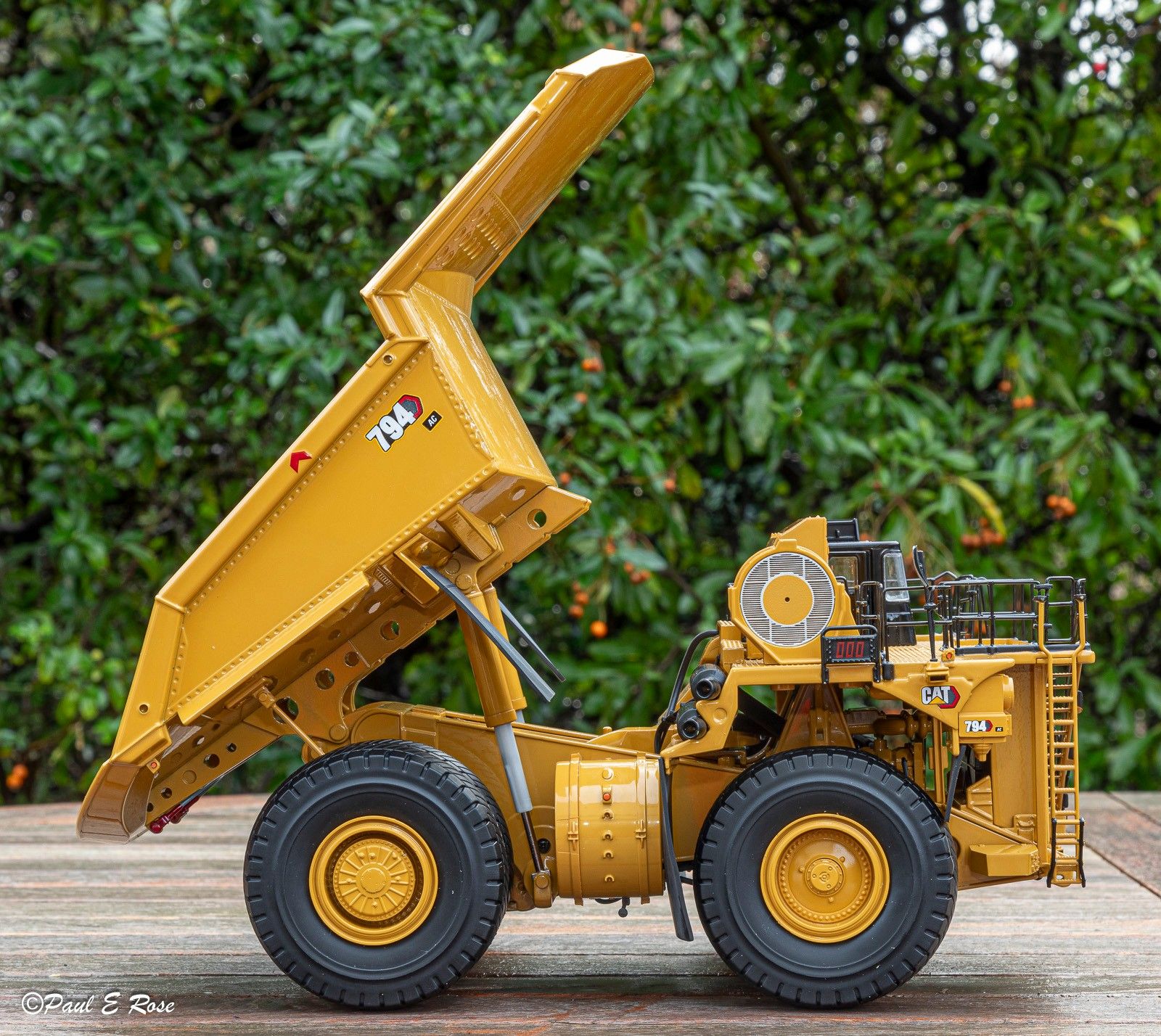1/50 CAT 794 AC MADEN KAMYONU MAKETİ DM85670
