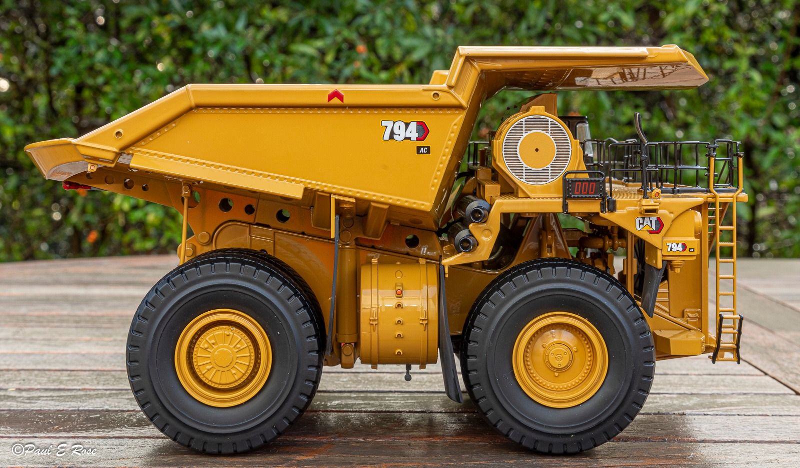 1/50 CAT 794 AC MADEN KAMYONU MAKETİ DM85670