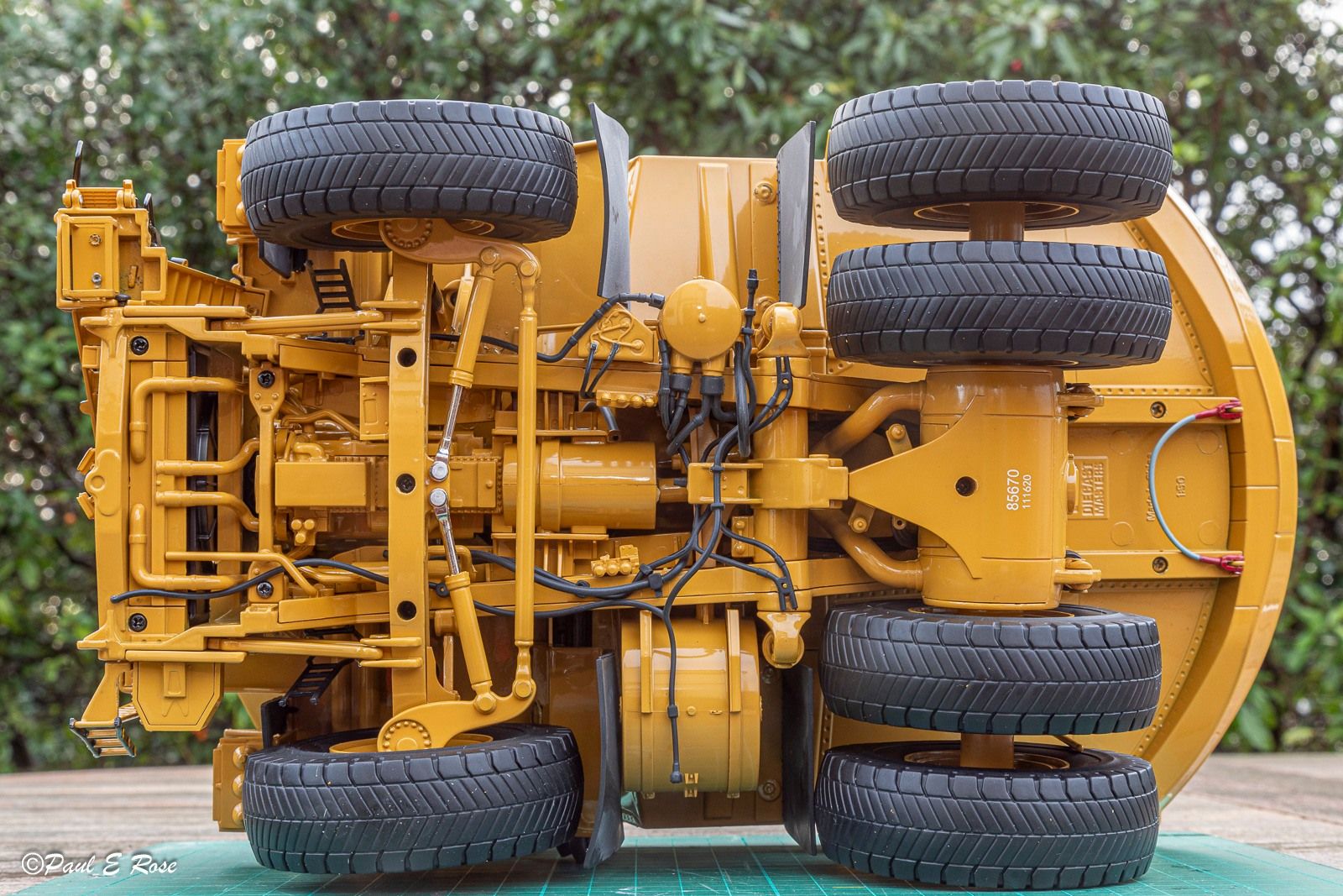 1/50 CAT 794 AC MADEN KAMYONU MAKETİ DM85670