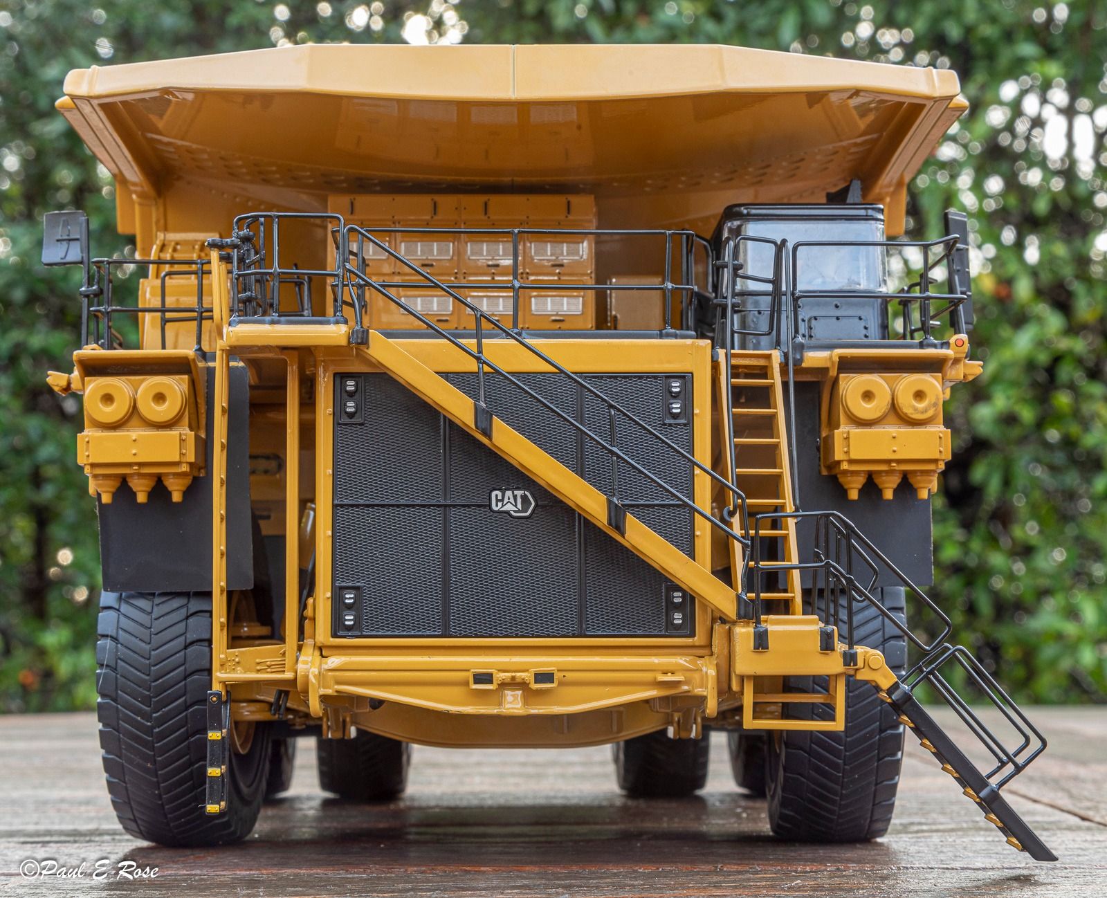 1/50 CAT 794 AC MADEN KAMYONU MAKETİ DM85670