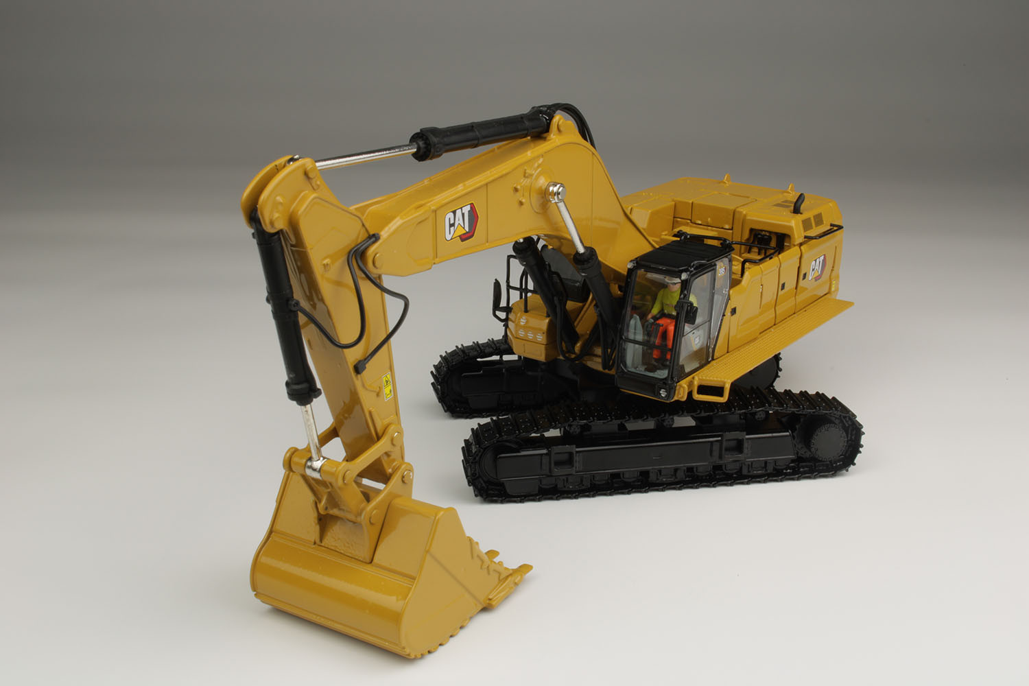 1/50 CAT 395 EKSKAVATÖR MAKETİ DM85959
