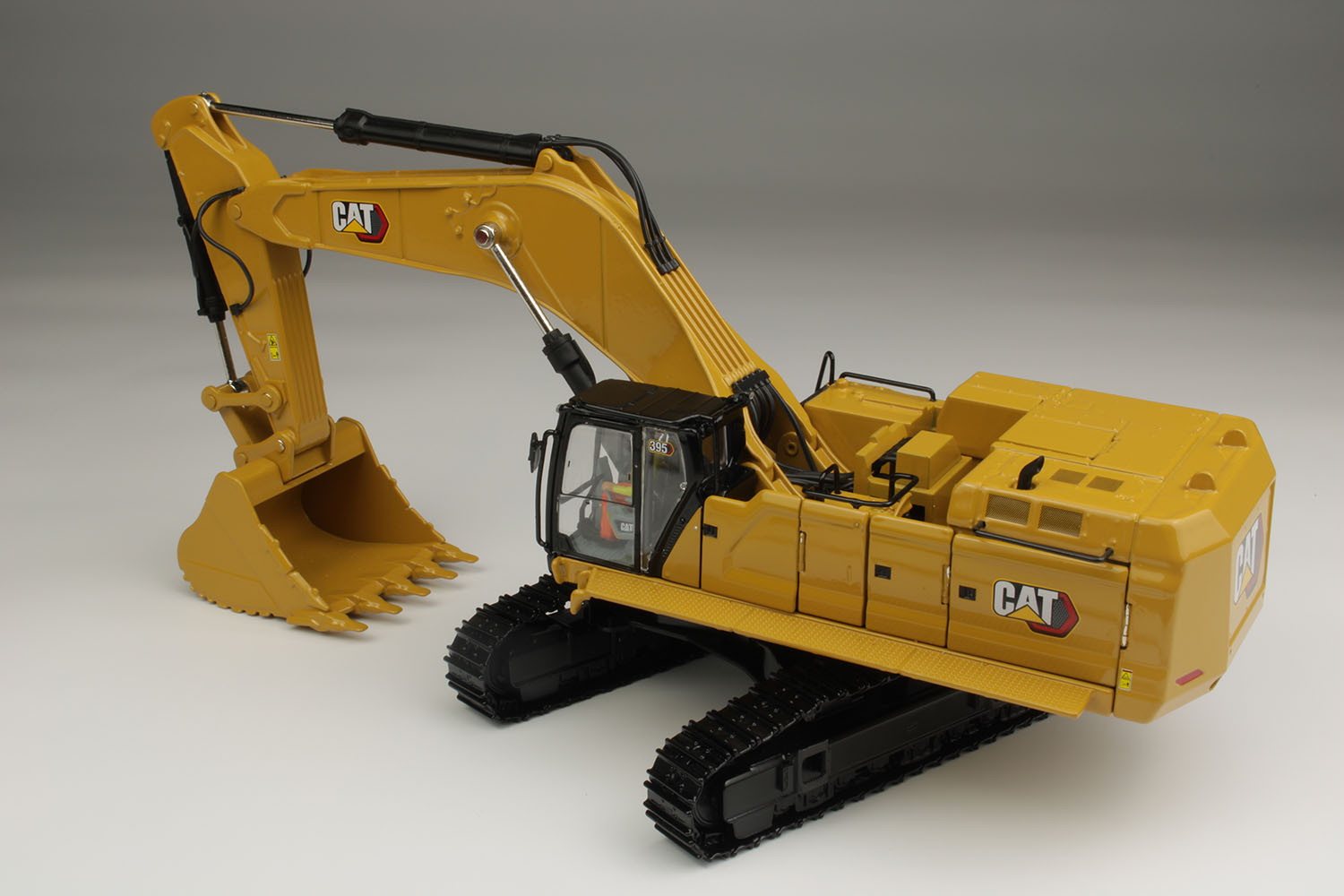 1/50 CAT 395 EKSKAVATÖR MAKETİ DM85959