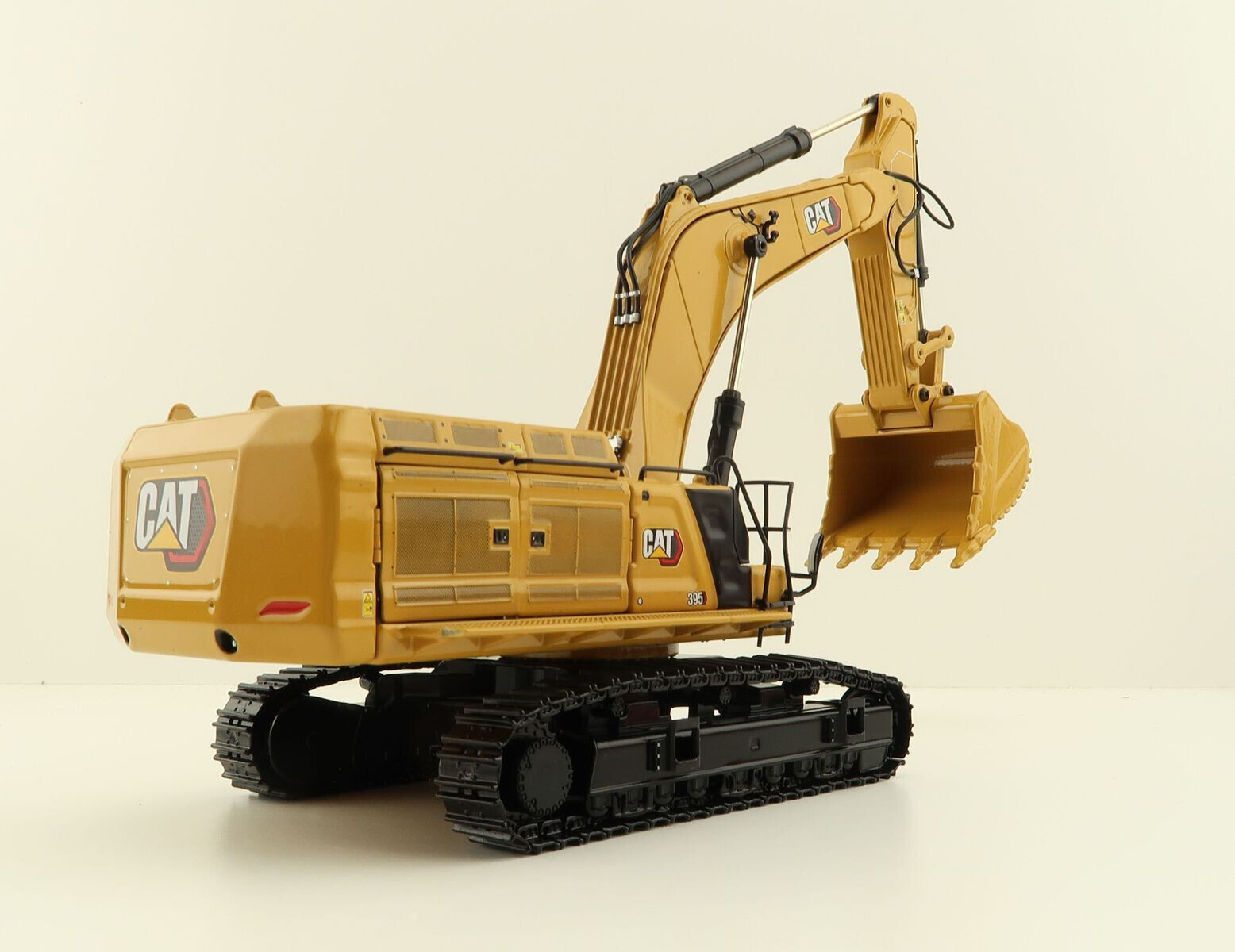 1/50 CAT 395 EKSKAVATÖR MAKETİ DM85959