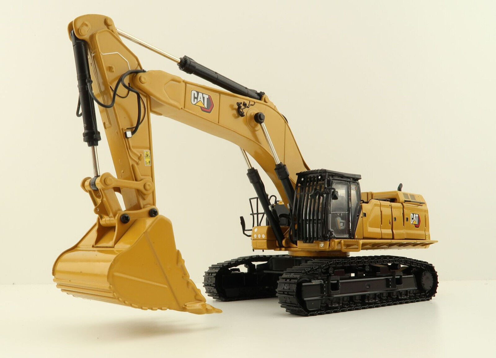 1/50 CAT 395 EKSKAVATÖR MAKETİ DM85959