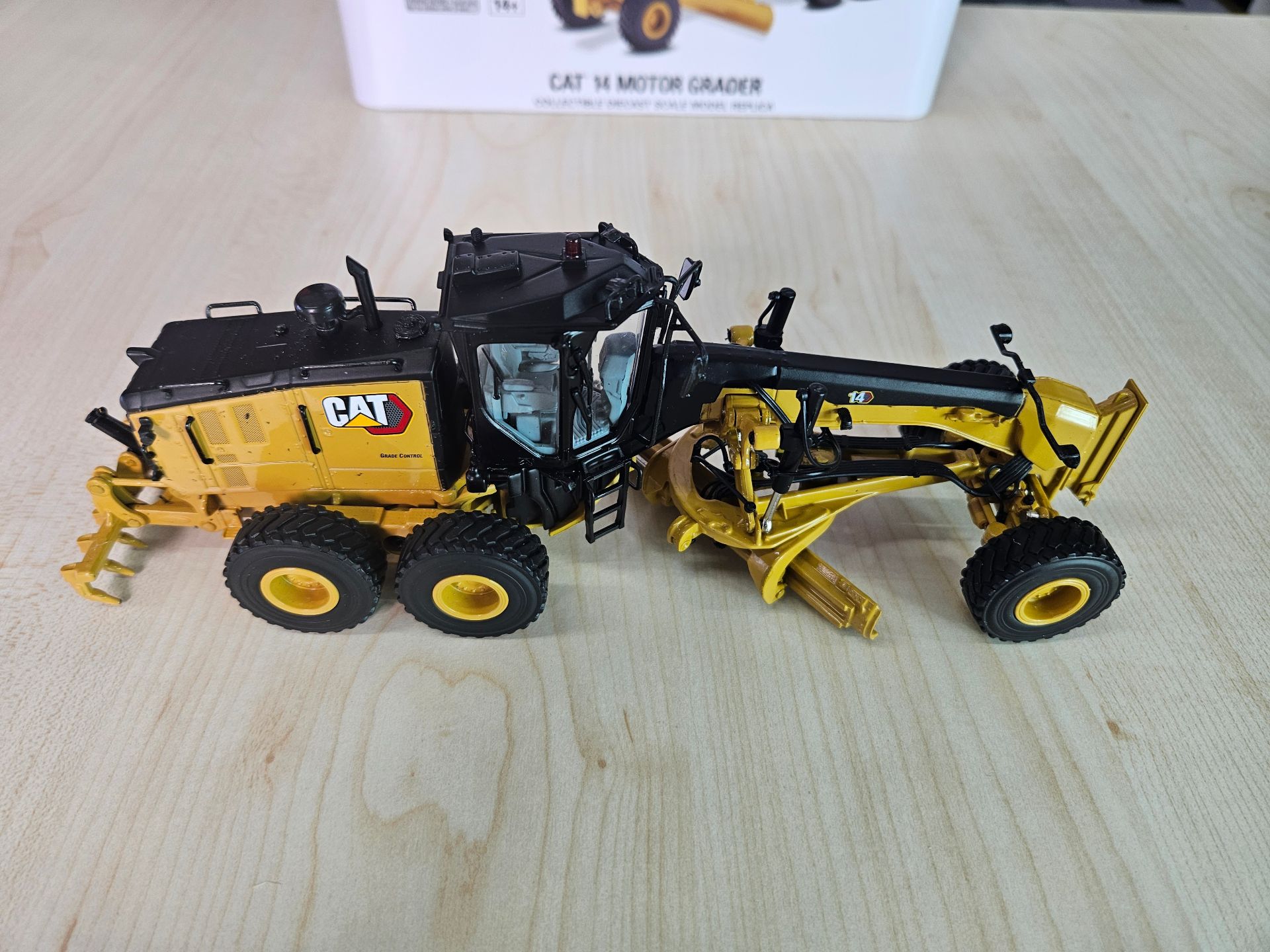 1/50 CAT 14 yeni logolu GREYDER MAKETİ - DM85545