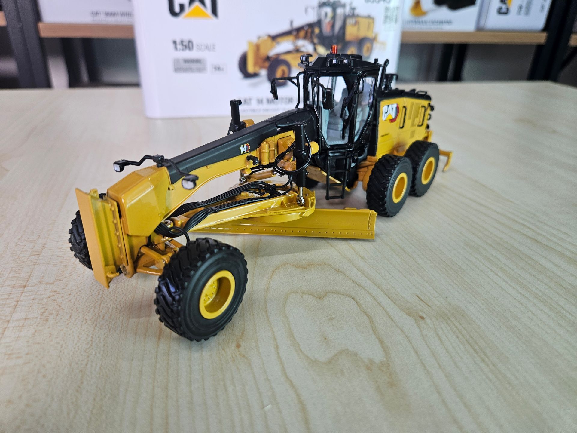 1/50 CAT 14 yeni logolu GREYDER MAKETİ - DM85545
