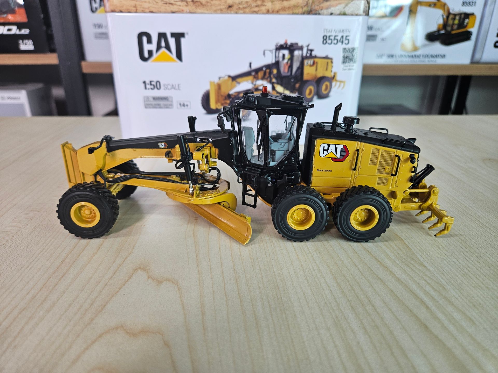 1/50 CAT 14 yeni logolu GREYDER MAKETİ - DM85545