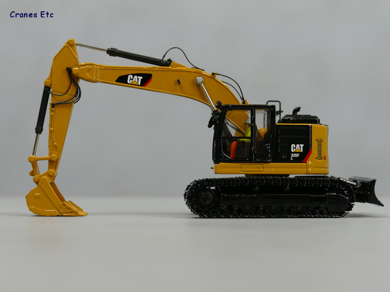 1/50 CAT 335F EKSKAVATÖR MAKETİ DM85925