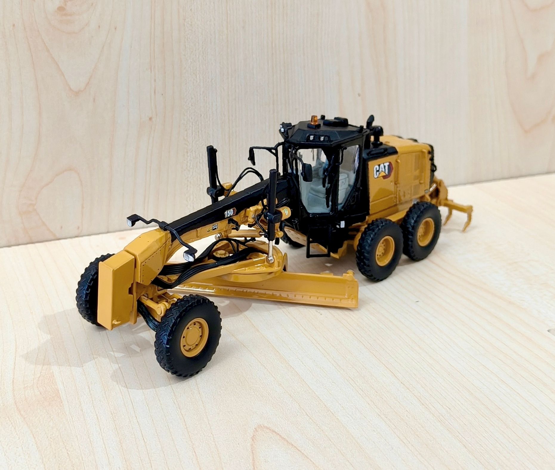 1/50 CAT 150 GREYDER MAKETİ DM85667 (ÇAMURLUKSUZ)