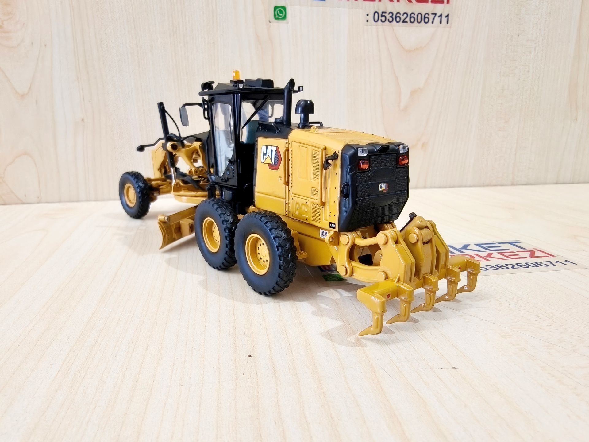 1/50 CAT 150 GREYDER MAKETİ DM85667 (ÇAMURLUKSUZ)