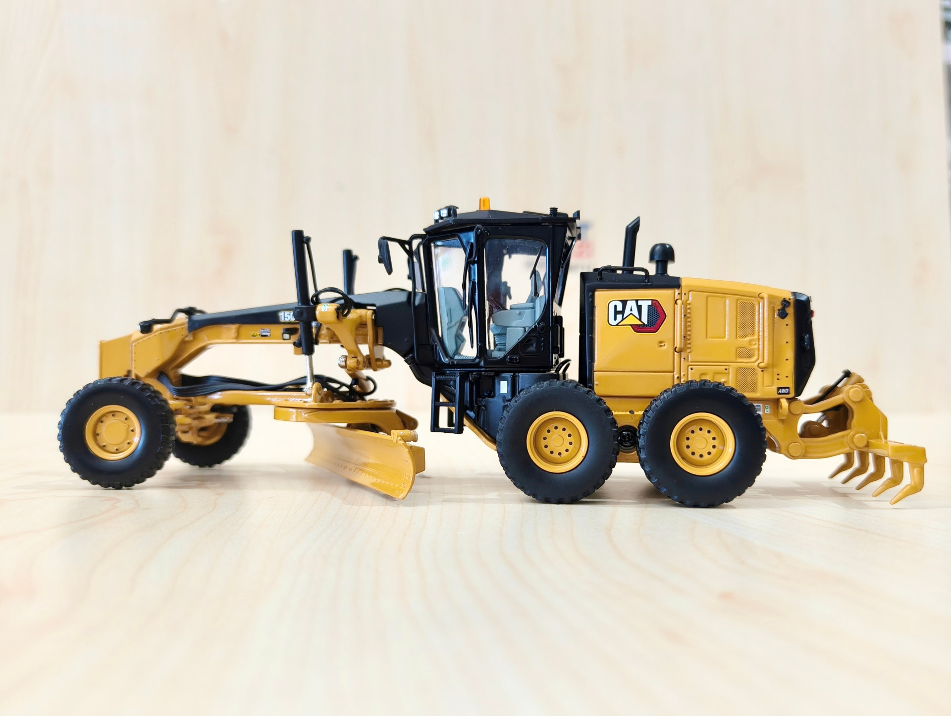 1/50 CAT 150 GREYDER MAKETİ DM85667 (ÇAMURLUKSUZ)