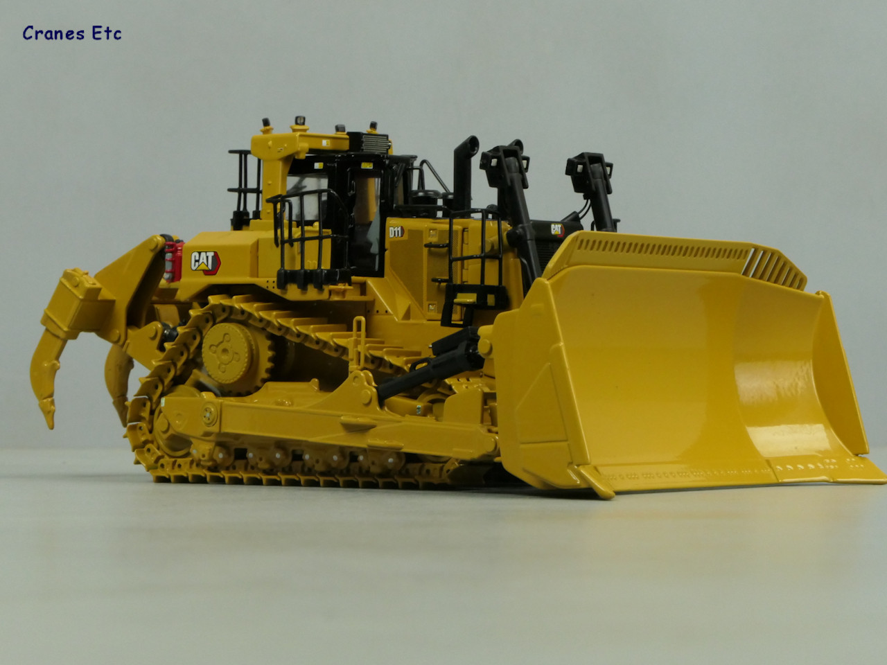 1/50 CAT D11 TKN DOZER MAKETİ - DM85604