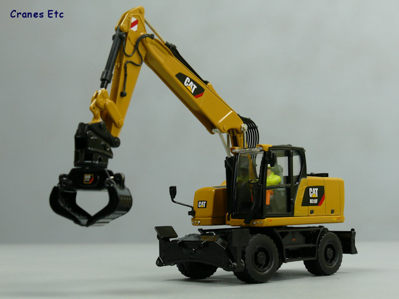 1/50 CAT M318F LASTİKLİ EKSKAVATÖR MAKETİ DM85508
