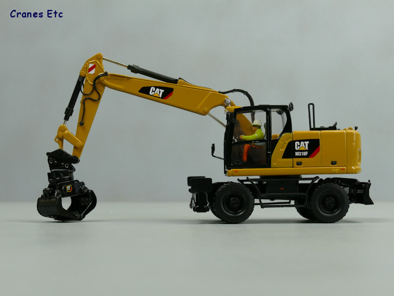 1/50 CAT M318F LASTİKLİ EKSKAVATÖR MAKETİ DM85508
