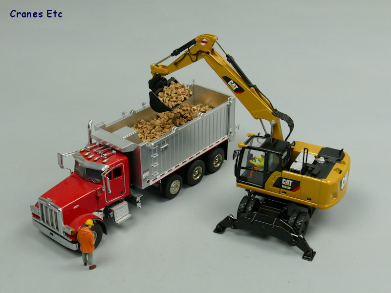 1/50 CAT M318F LASTİKLİ EKSKAVATÖR MAKETİ DM85508