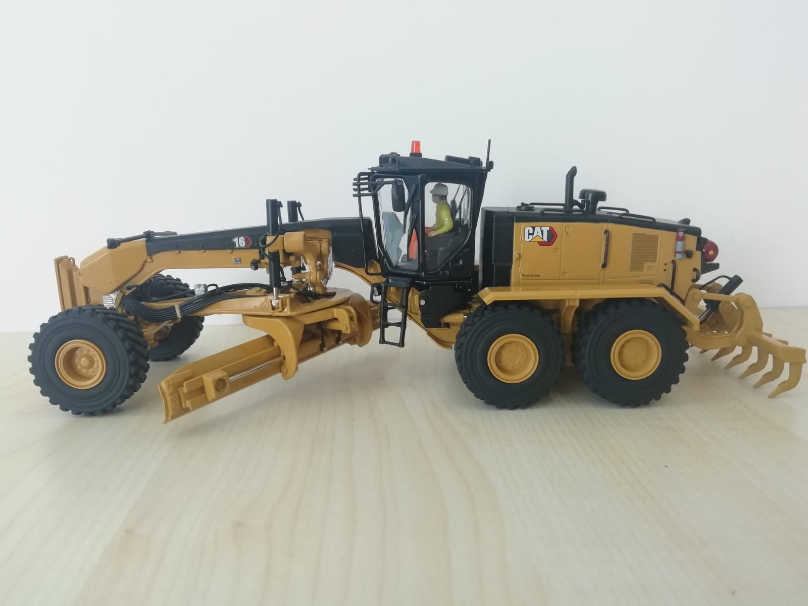 1/50 CAT 16 GREYDER MAKETİ DM85507