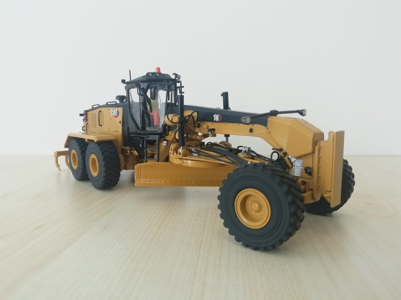 1/50 CAT 16 GREYDER MAKETİ DM85507