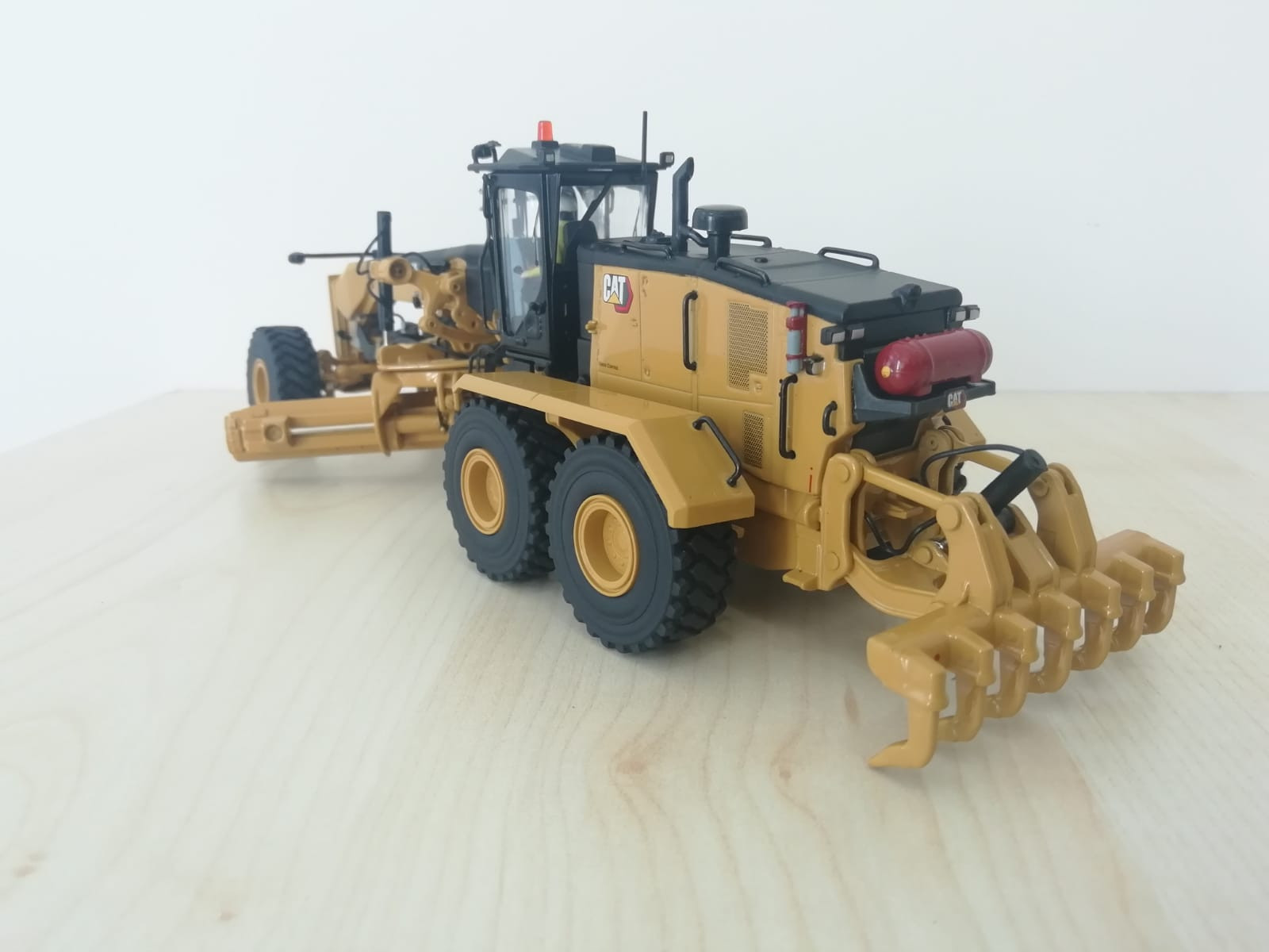 1/50 CAT 16 GREYDER MAKETİ DM85507