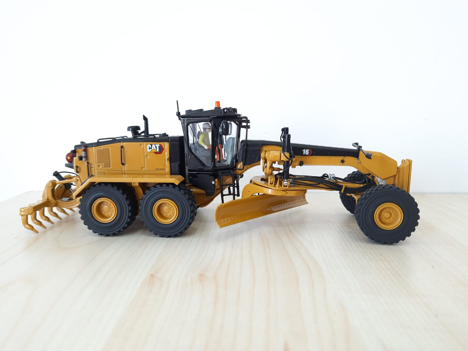 1/50 CAT 16 GREYDER MAKETİ DM85507