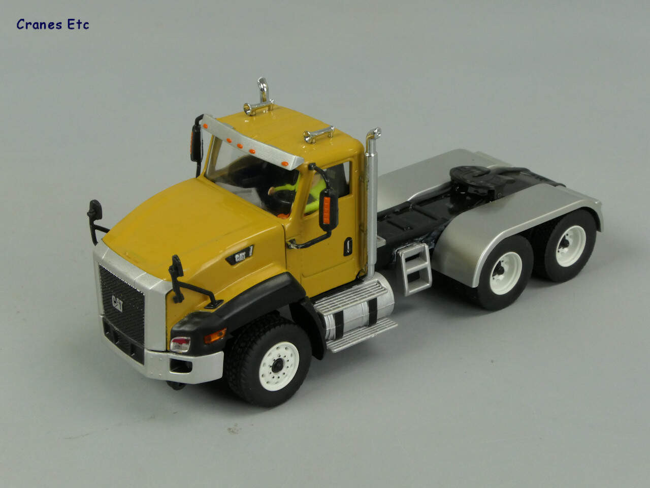 1/50 CAT CT660 VE XL120 HDG LOWBED NOOTEBOOM TIR MAKETİ DM85503