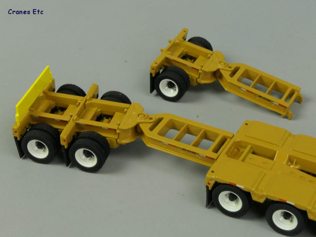 1/50 CAT CT660 VE XL120 HDG LOWBED NOOTEBOOM TIR MAKETİ DM85503